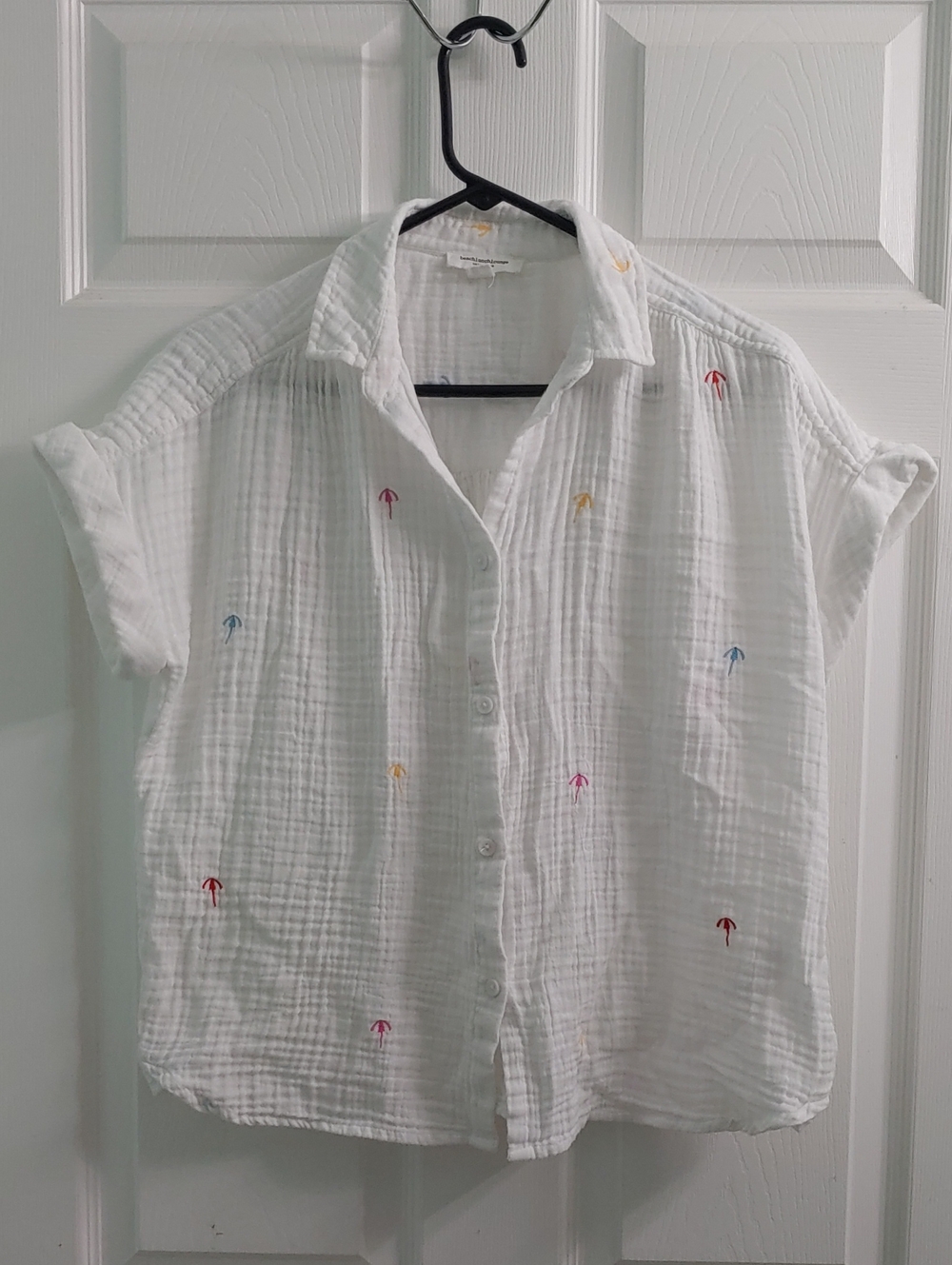 Beach Lunch Lunch White Short-Sleeve Button-Up Women's S Embroidered Umbrellas